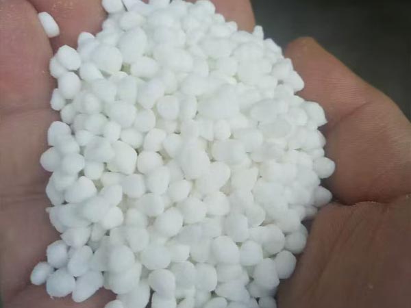 Hva er forskjellen mellom gjødsel med kontrollert utslipp og gjødsel med langsom utslipp?